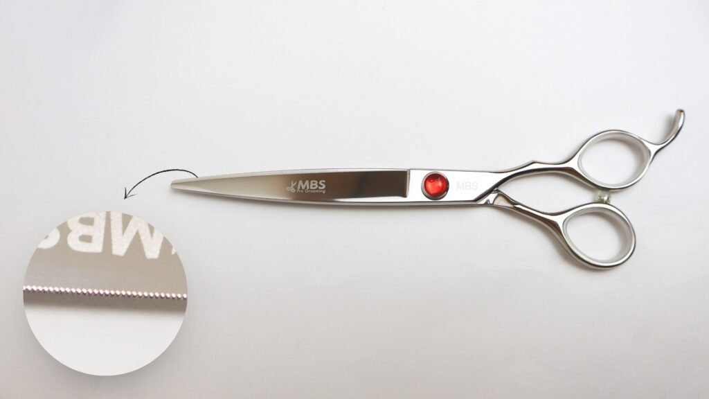 Fio a laser x fio navalha: saiba a diferença entre os dois tipos de fio de corte de tesouras 2 Fio laser